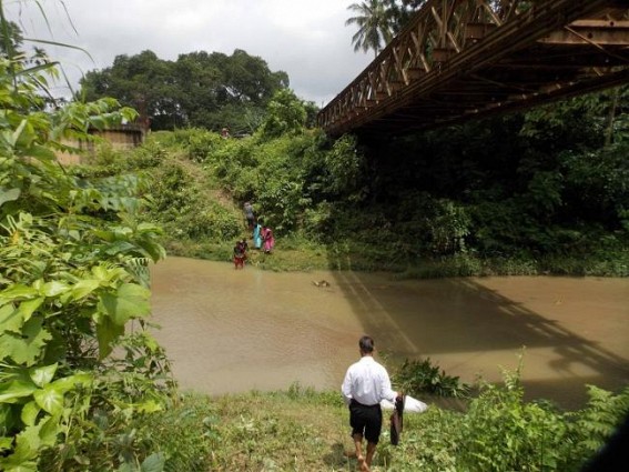 Manik’s Golden Tripura : PWD(R&B) Dept. start sudden dismantling of Kamalpur bridge in monsoon season without notice; Transportation halted in Kamalpur-Ambassa road Manik’s Golden Tripura : PWD(R&B) Dept. start sudden dismantling of Kamalpur bridge in monsoon season without notice; Transportation halted in Kamalpur-Ambassa road